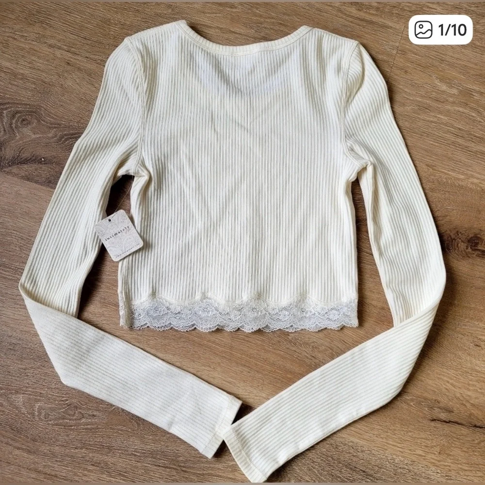 Free People| ‘Classic Twist’ Lace Trim Long Sleeve